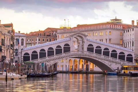 Full day luxury trip to Venice with private car and driver from Milan