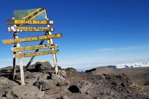 6 dagers klatre Kilimanjaro via Marangu-ruten privat guidet tur