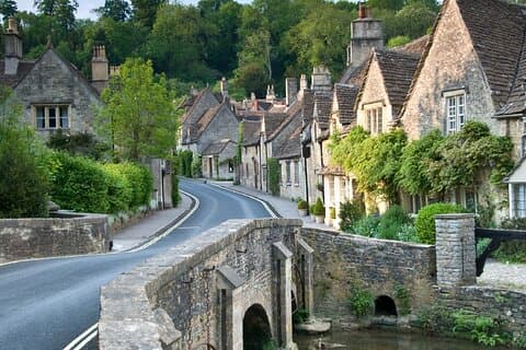 ロンドンから： コッツウォルズガイド付き旅行（ボートン・オン・ザ・ウォーターを含む）