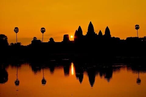 Full-Day Angkor Temple Discovery with Banteay Srei by Tuk-Tuk