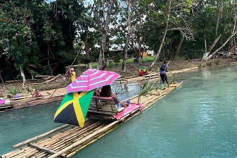 Blue Hole und Bambus River Rafting in Ocho Rios Jamaika.