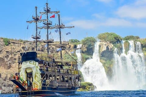 Escursione in barca dei pirati ad Antalya Lara