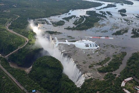 Voo de helicóptero de 15 minutos dos anjos sobre as Cataratas Vitória