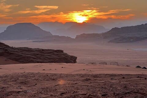 Private 2-tägige Jeep-Tour mit Übernachtung im Beduinenlager im Wadi Rum