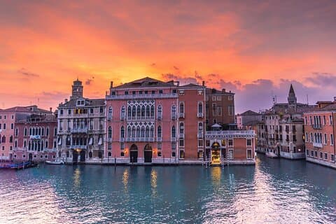 Traslado privado de Milán a Venecia con parada de 2 horas en Verona