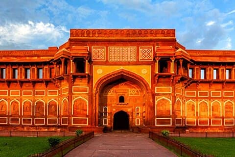 Tour & Sightseeing in Agra (Dorfrundgang) mit Mittagessen ab Delhi