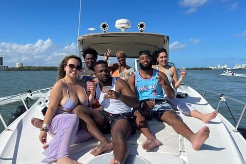 Island Fun Yachtudlejning i Miami Beach