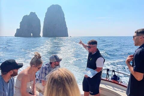 Fra Capri: 3-timers øbådstur med valgfri blå grotte