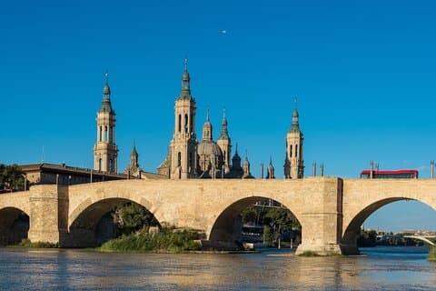 Privat overføring fra Barcelona til Zaragoza med en 2-timers stopp