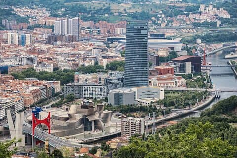 Privater Direkttransfer von Barcelona nach Bilbao, englischsprachiger Fahrer
