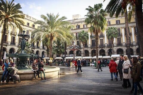 Privétransfer van Bilbao naar Barcelona met een stop van 2 uur