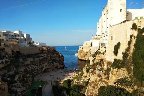 Visite privée à Polignano a Mare: perchée surplombant la mer
