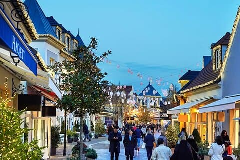 10 ore di servizio fotografico di un'intera giornata e shopping tour a Parigi
