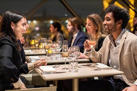 Dîner tardif à Paris au restaurant Madame Brasserie de la Tour Eiffel