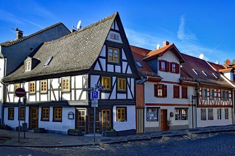 Oppdag Höchst gamleby i Frankfurt med en lokal