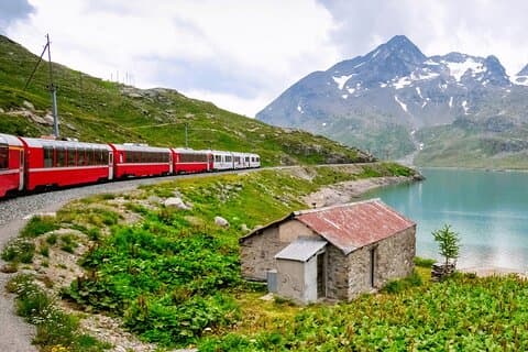 Bernina Red Train com transferência privada de Varenna Bellagio