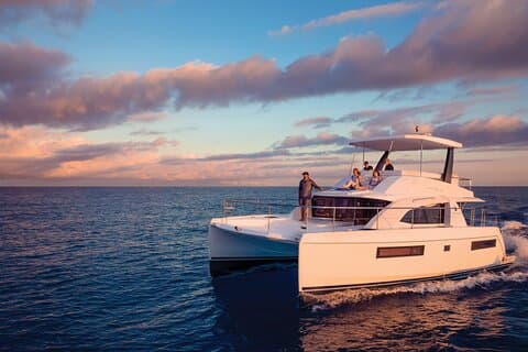 Cruzeiro de catamarã de 3 horas ao pôr do sol com jantar com tudo incluído