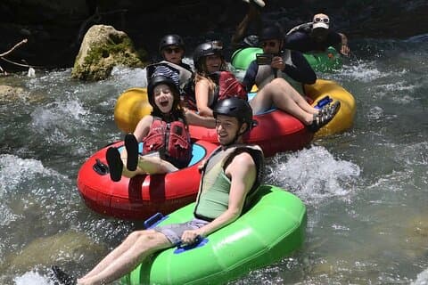 Private Rapid Water River Tubing en strand