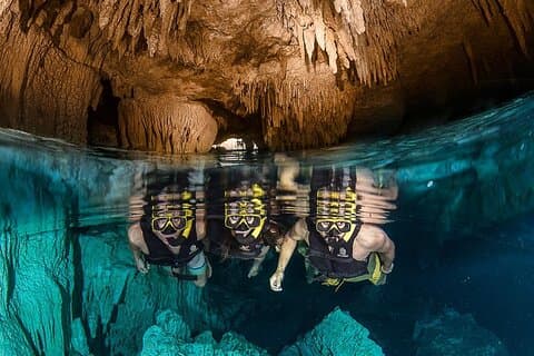 Tour guidato di snorkeling nel fiume sotterraneo di mezza giornata da Cancun