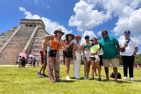 Wunderschöne Tour nach Chichen, 2 Cenotes & Valladolid von Cancún