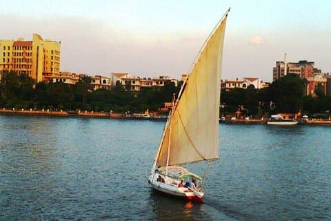 Bateau à voile privé Felucca sur le Nil d'Assouan