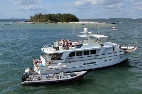 Charter de iate na praia da Madeira e Baía de Tampa