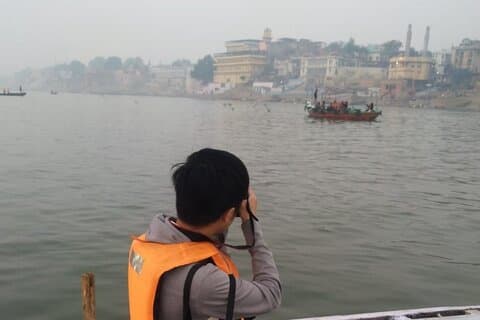 Sendero cultural de Varanasi y Sarnath con paseo en barco al amanecer