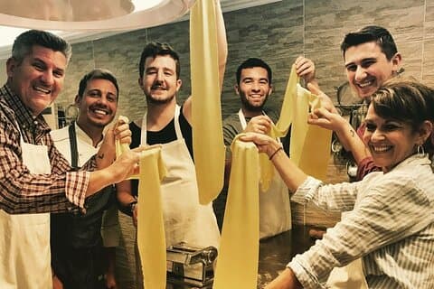 Jantar prático Deluxe tradicional de 4 pratos com massa fresca