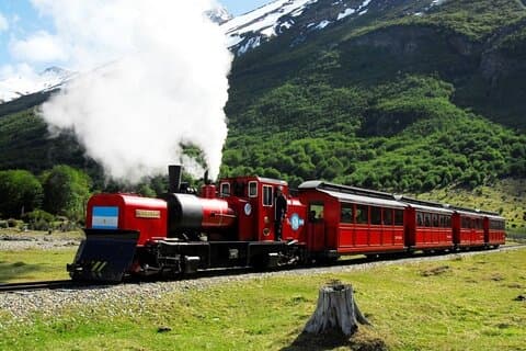 Parque Nacional con Tren y Navegación Canal Beagle Full Day Tour