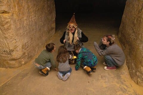Trollfortellinger på Children's Cave 1-timers tur i Saint Paul