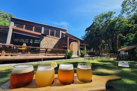 Bier- und Lebensmittelverkostung bei der Roatan Island Brewing Company