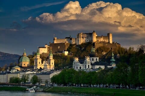 Private Eagle's Nest & Salzburg Tour: Alpes e História de Viena