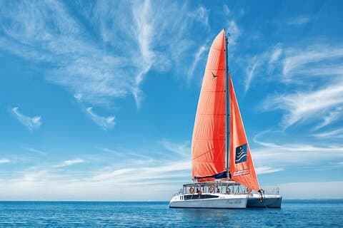 Crucero privado de vela de un día en yate en Nha Trang