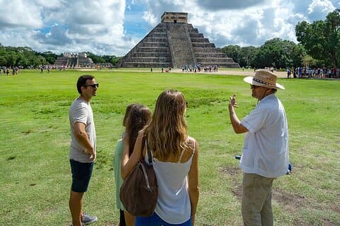 Tour privado a Chichén Itzá más visita al cenote y Valladolid