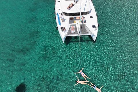 Athènes Privé Journée complète Croisière en catamaran avec repas et boissons