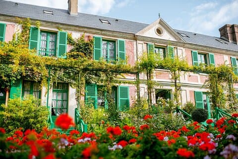 Giverny Monet's Home & Versailles Palace Day Trip from Paris