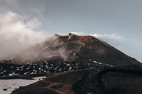 Visita guiada privada al Monte Etna con cata de vinos y recogida