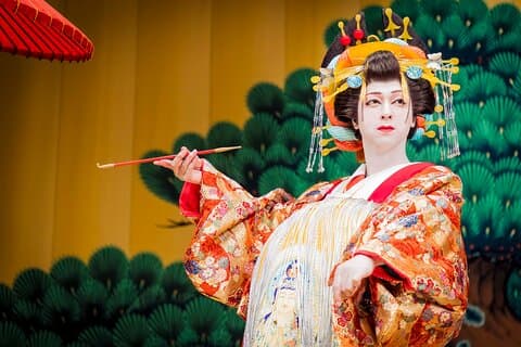 東京芸者か花魁の着付け体験とプロの写真