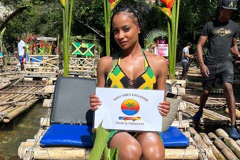 Tour di rafting in bambù e massaggio al calcare dei piedi a Montego Bay