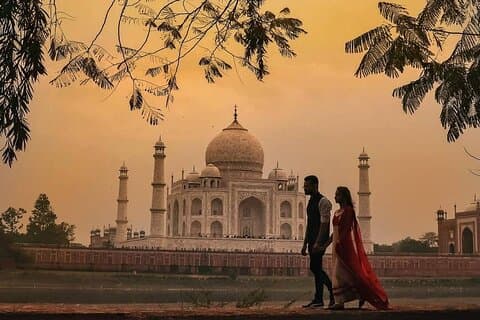 Sunrise Taj Mahal Tour from Delhi With Breakfast And Lunch