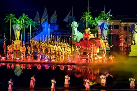 Explorando o incrível show de memórias de Hoi An com aula VIP