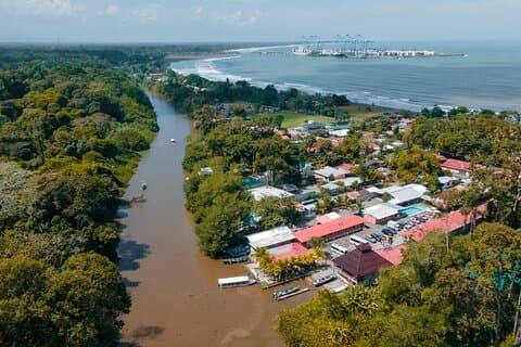 7-i-1 Combo Tour: Tortuguero Canals Strandutflykt