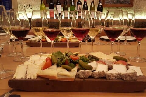 Mezza giornata a Parigi e Saint Germain con crociera e degustazione di vini
