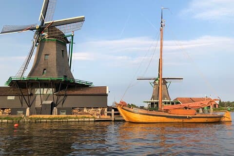 Private Cycling and Sailing Activity through the Zaan region