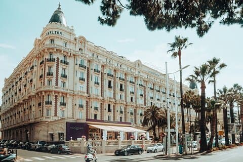 Private Transfer From Monaco to Cannes With a 2 Hour Stop in Nice