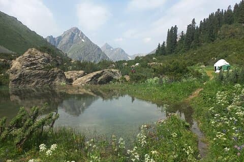 Excursão de 10 dias ao redor do lago alpino Issyk Kul