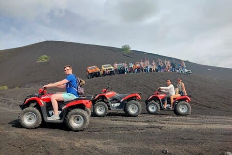 ガイドとランチ付きのオールインクルーシブのマウント バトゥール ATV クワッド バイク