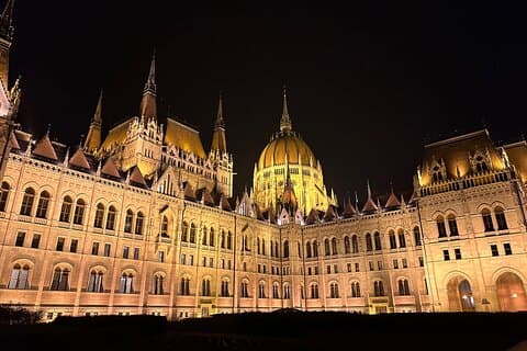 Les lumières vives de Budapest - Visite privée à pied avec croisière en bateau et boisson