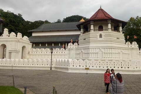 Tour cultural de dos días Sigiriya Dambulla y Kandy