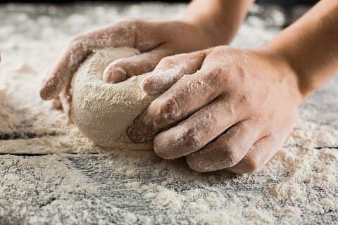 Viagem de um dia: aula de culinária de massas com almoço e visita a Rasiglia